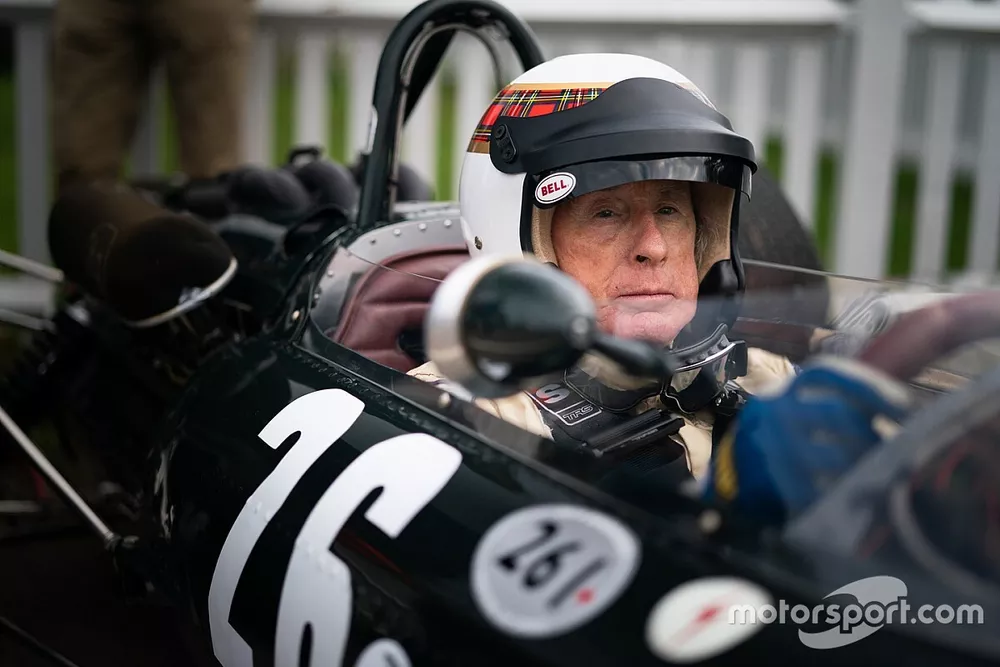 Sir Jackie Stewart en el cockpit