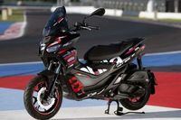 Este scooter de Aprilia luce una decoraci&oacute;n de MotoGP