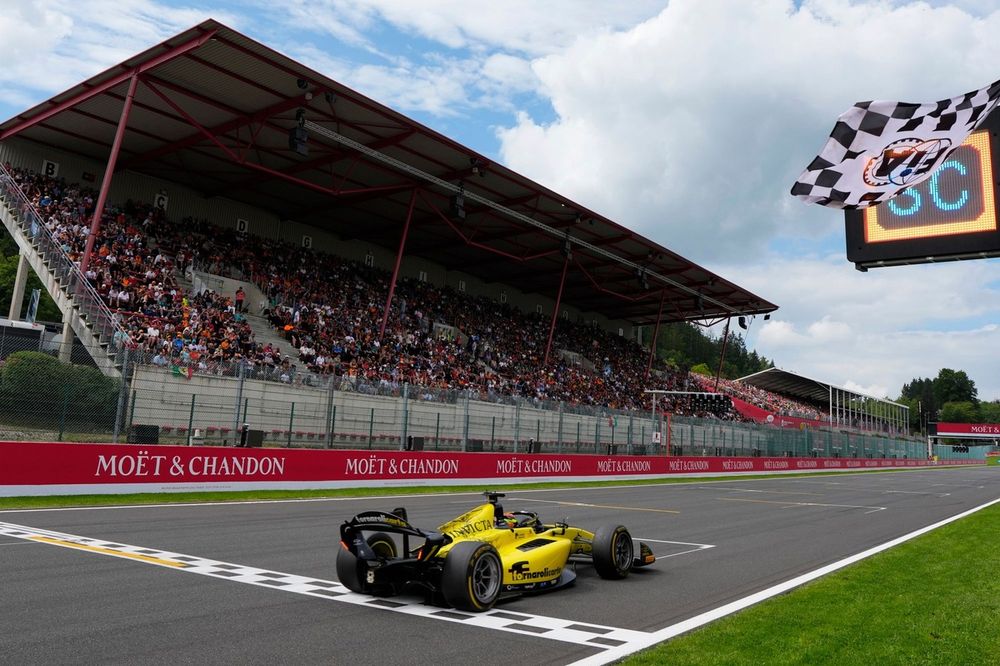 Race winner Leonardo Fornaroli, Invicta Racing