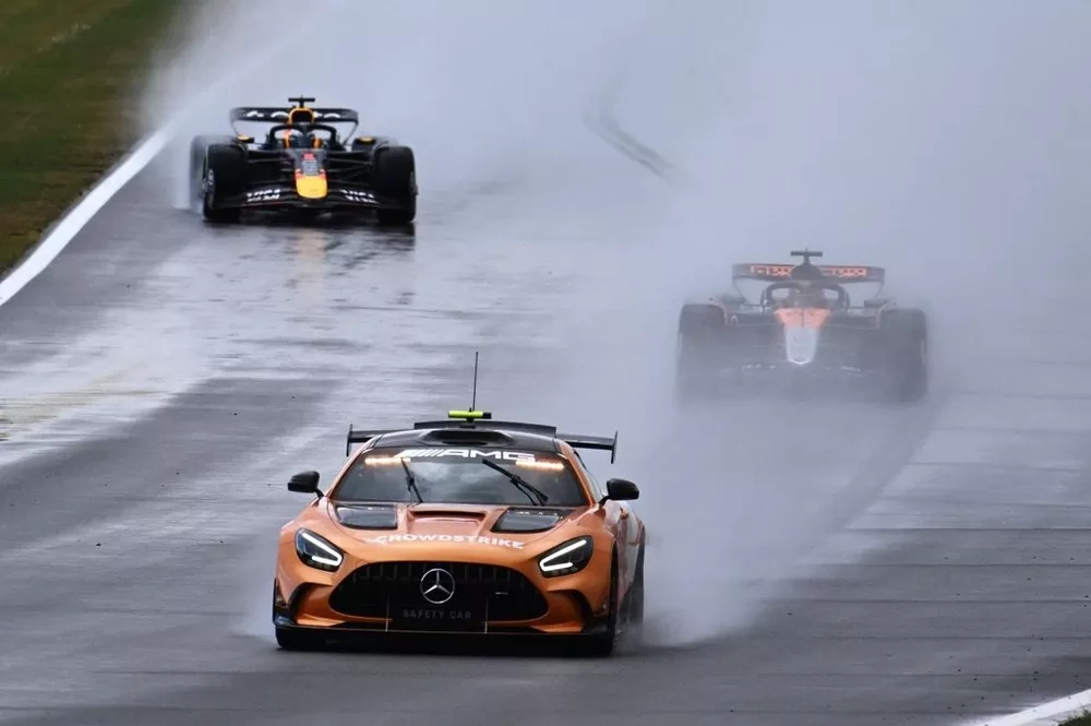 Oscar Piastri, McLaren, Max Verstappen, Red Bull Racing