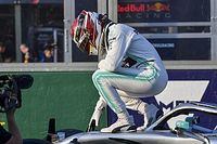 Hamilton logra pole y récord en Australia 