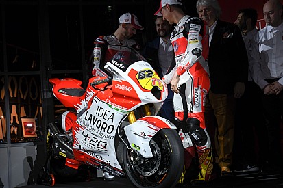 Vernissage a Milano per l'alleanza di Moto2 tra MV Agusta e Forward Racing