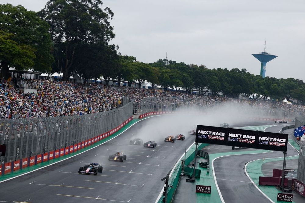 Esteban Ocon, Alpine A524, Max Verstappen, Red Bull Racing RB20, Pierre Gasly, Alpine A524 