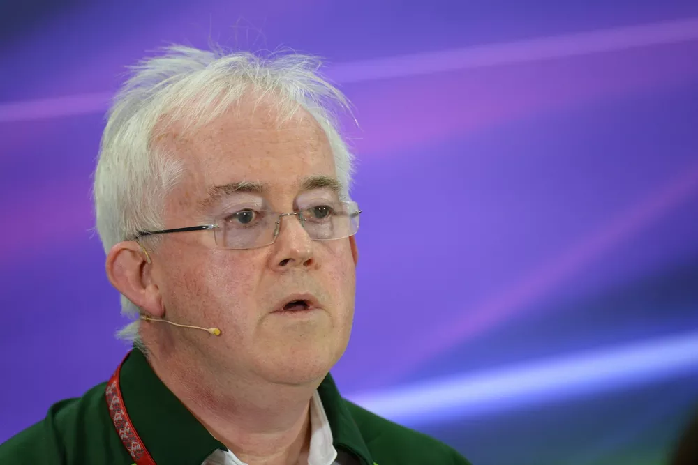 Finbarr O'Connell, administrador da equipe Caterham F1 na coletiva de imprensa