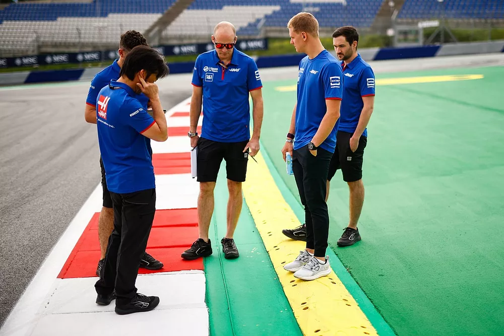 Mick Schumacher, Haas F1 Team, examines a kerb, with Ayao Komatsu, Chief Engineer, Haas F1