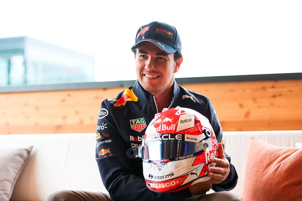 Sergio P&eacute;rez, Red Bull Racing con su casco