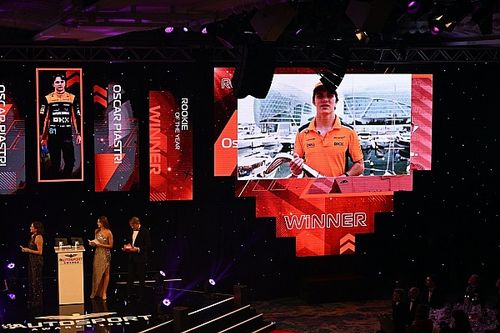 Piastri recibe el premio al Novato del Año en los Autosport Awards