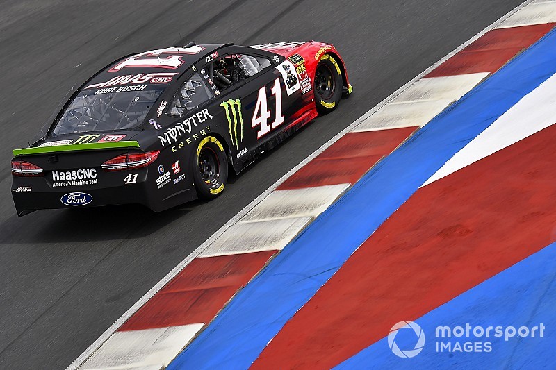 Kurt Busch resiste ad Allmendinger e conquista la pole al Charlotte Roval