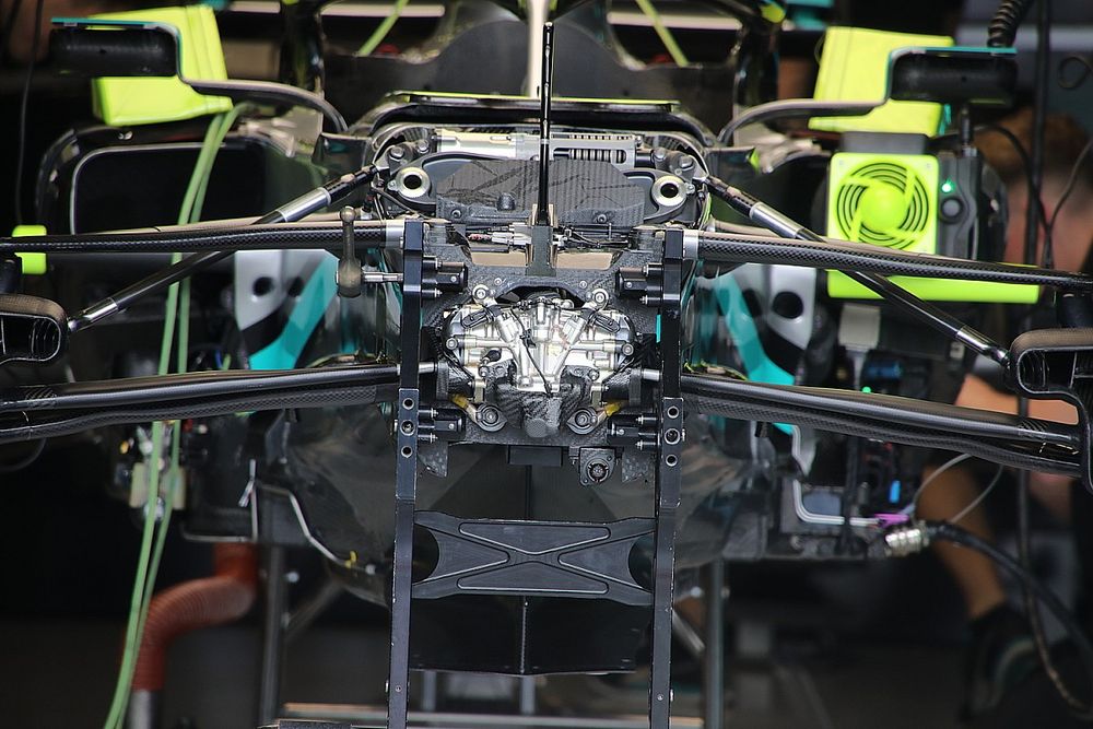 Detalle de la suspensi&oacute;n delantera del Mercedes F1 W11