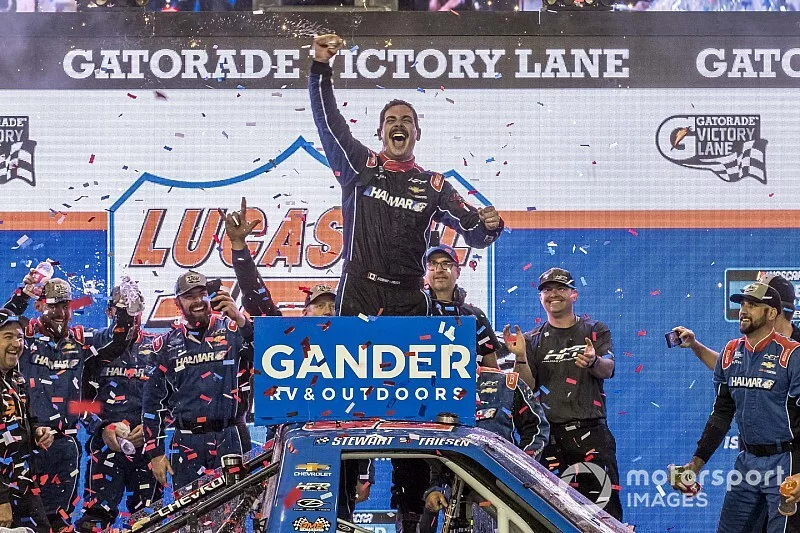 Race Winner Stewart Friesen, Halmar Friesen Racing, Chevrolet Silverado Halmar International