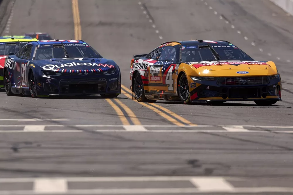 Noah Gragson, No. 4 Front Row Motorsports Ford; Kevin Magnussen, No. 91 Trackhouse Racing Chevrolet