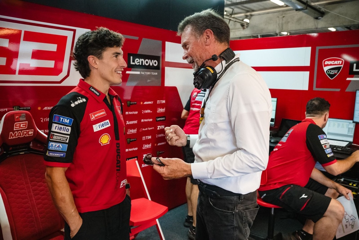 Aprilia lidera el test en Brno y Márquez sufre una caída con las nuevas motos y neumáticos