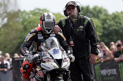 Fotók és bejelentkezés az Isle of Man TT-ről