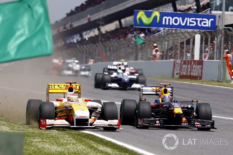 Mark Webber, Red Bull Racing RB5 y Fernando Alonso, Renault F1 Team R29