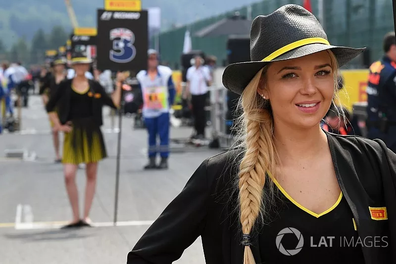 Chica de la parrilla