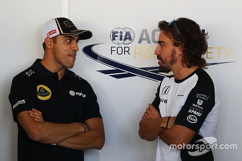 Pastor Maldonado, Lotus F1 Team con Fernando Alonso, McLaren