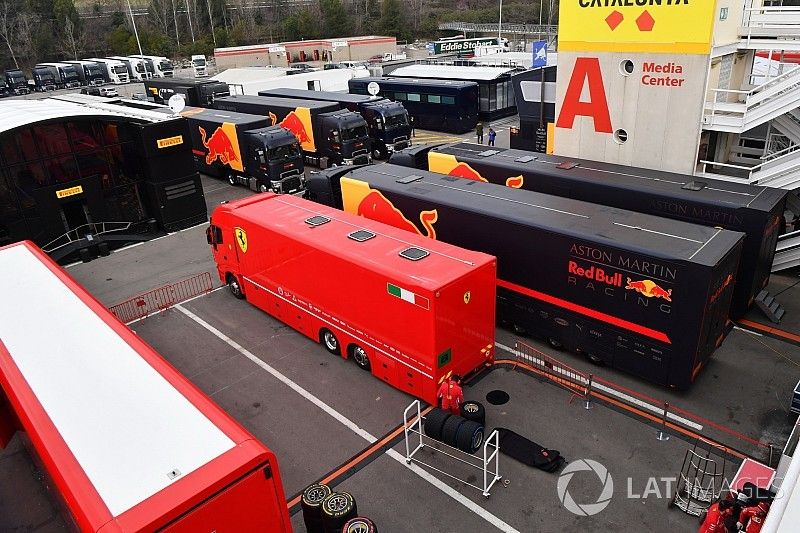 Camiones de Ferrari y Red Bull Racing