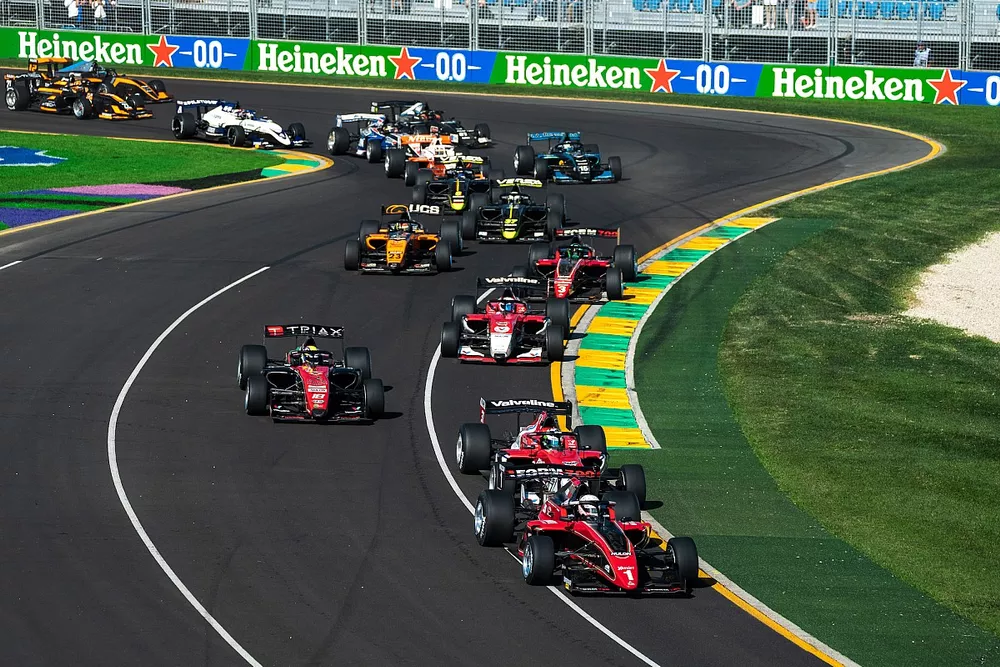 Start of S5000 Race 1