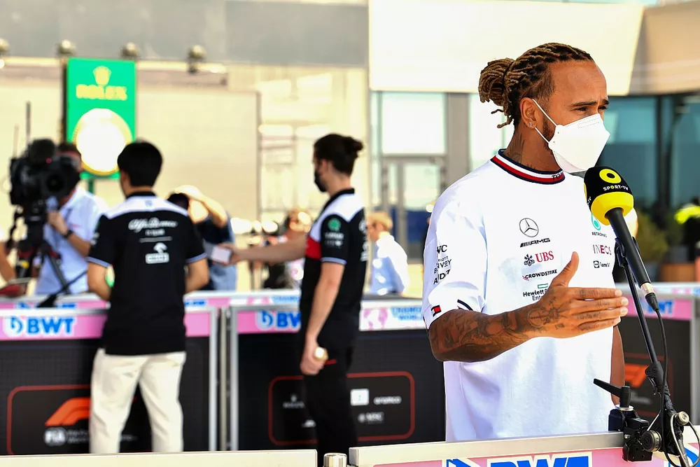 Lewis Hamilton, Mercedes-AMG, parle &agrave; la presse