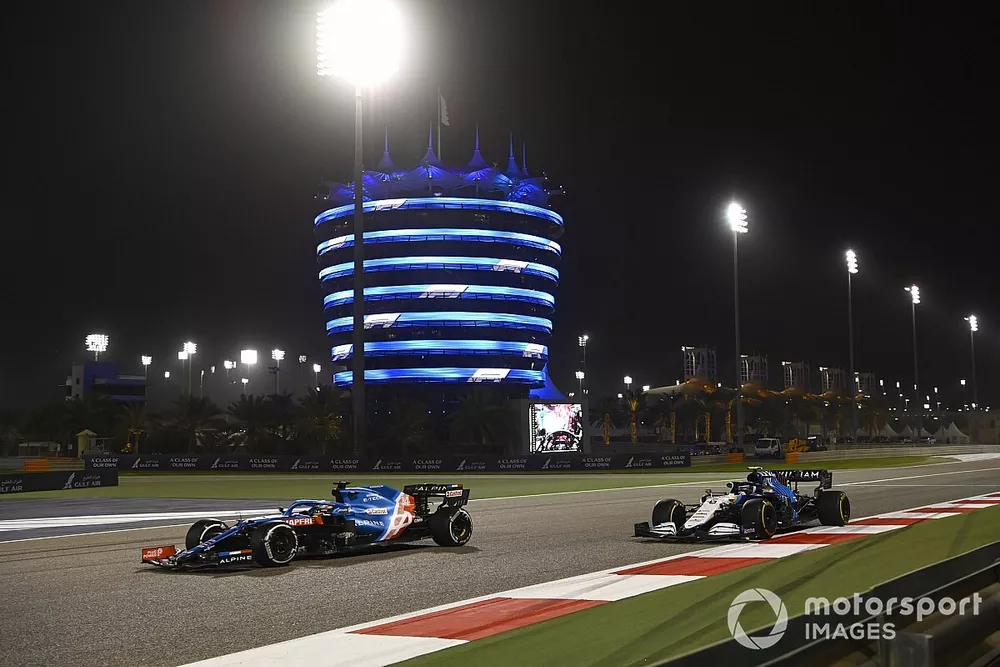 Fernando Alonso, Alpine A521, Nicholas Latifi, Williams FW43B