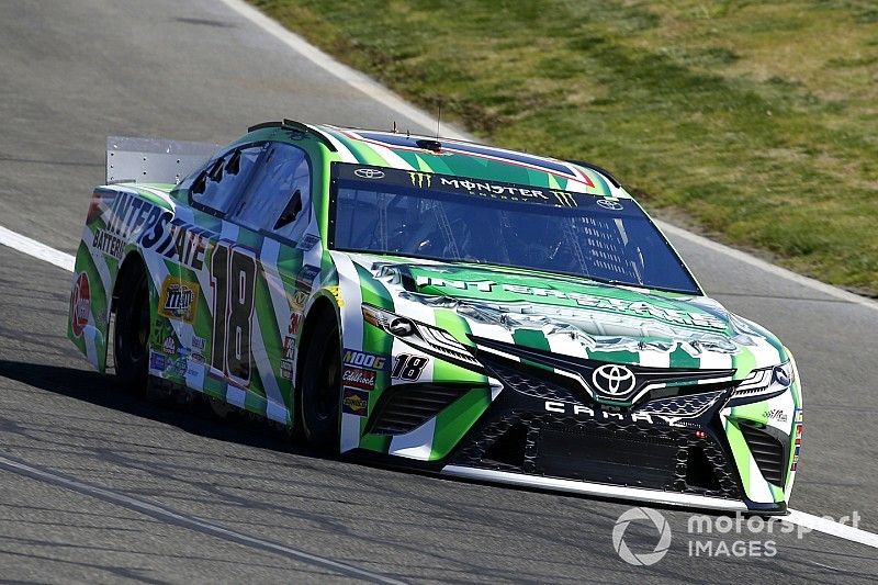 Kyle Busch, Joe Gibbs Racing, Toyota Camry Interstate Batteries