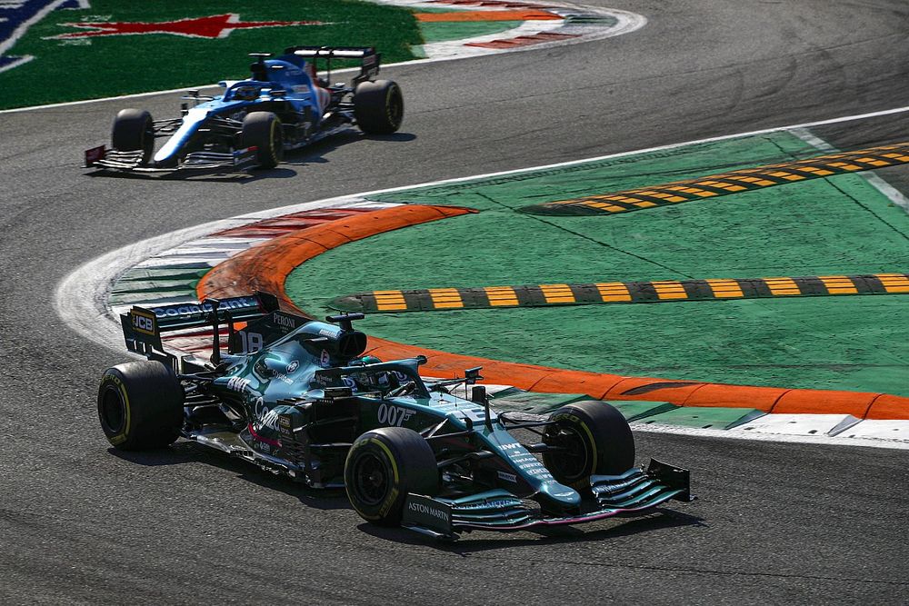 Lance Stroll, Aston Martin AMR21, Fernando Alonso, Alpine A521