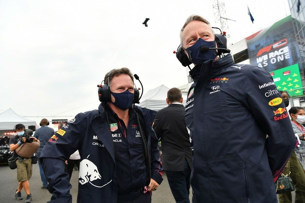 Christian Horner, Team Principal, Red Bull Racing, and Jonathan Wheatley, Team Manager, Red Bull Racing, on the grid