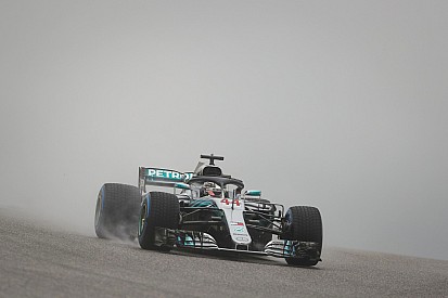 Hamilton cierra el mojado viernes de Austin en cabeza