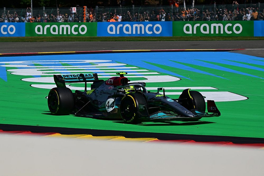 Lewis Hamilton, Mercedes W13, cuts across a corner after contact with Fernando Alonso, Alpine A522