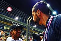 Lenda do futebol inglês vê tom racista em críticas de britânicos a Hamilton