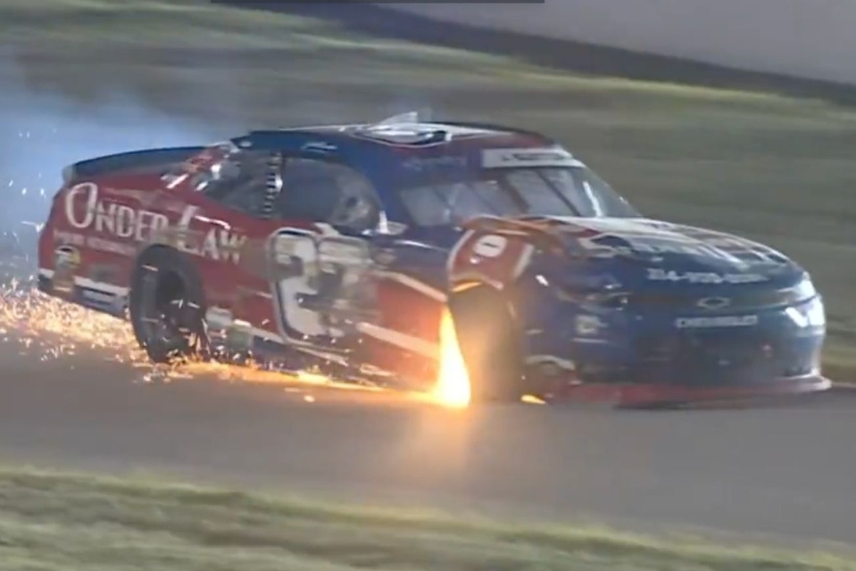 Jeb Burton's NASCAR Xfinity playoff hopes end in a big crash at Gateway