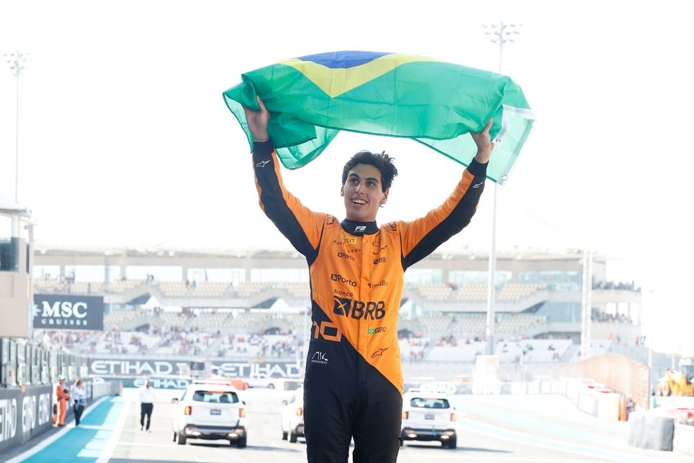 Gabriel Bortoleto, Invicta Racing celebrates after winning the championship