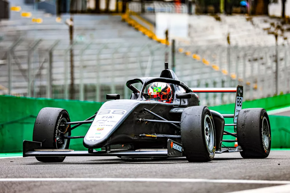 Bernardo Gentil; F4 Brasil