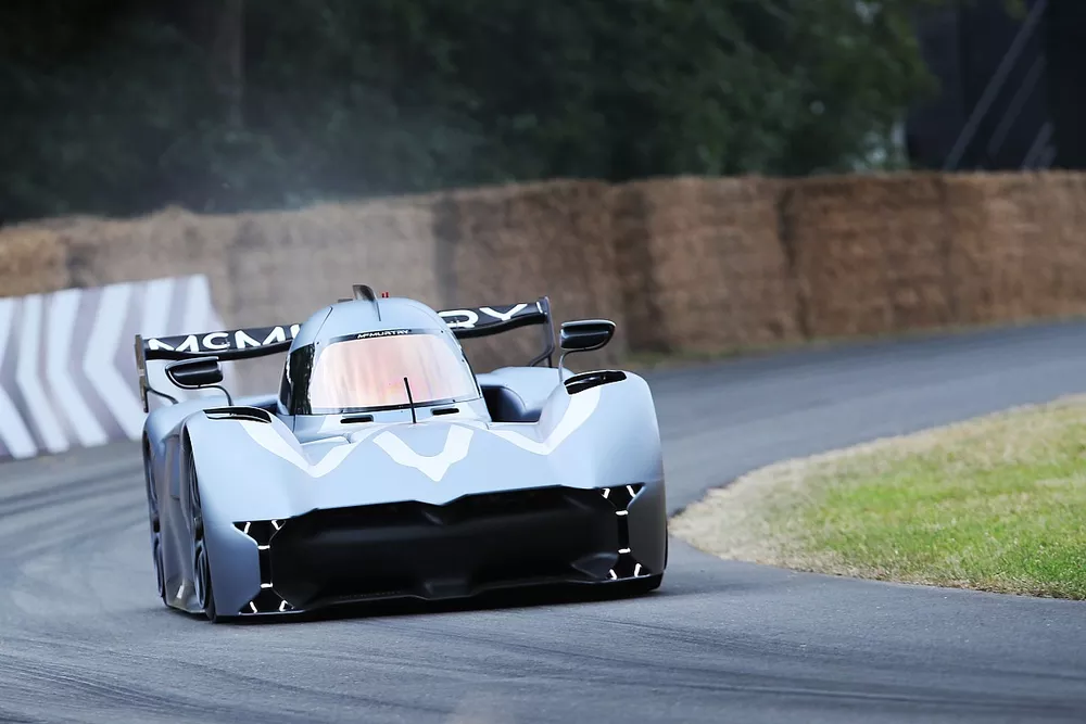 ちっちゃい”EVスポーツカーが衝撃の速さ！ F1マシンが記録したグッド