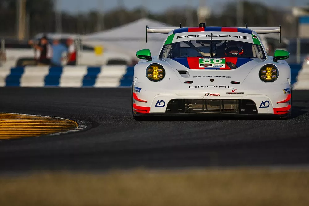 #80 AO Racing Porsche 911 GT3 R 992: PJ Hyett, Seb Priaulx, Gunnar Jeannette, Harry Tincknell