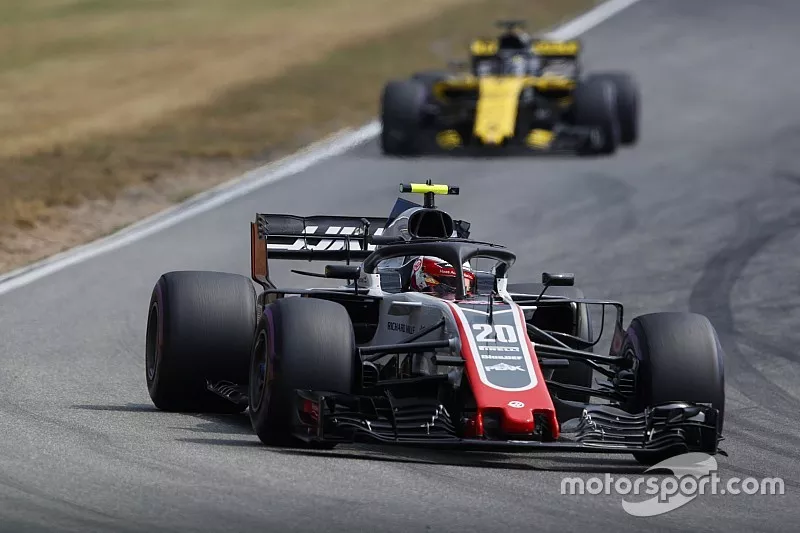 Kevin Magnussen, Haas F1 Team VF-18,  Nico Hulkenberg, Renault Sport F1 Team R.S. 18
