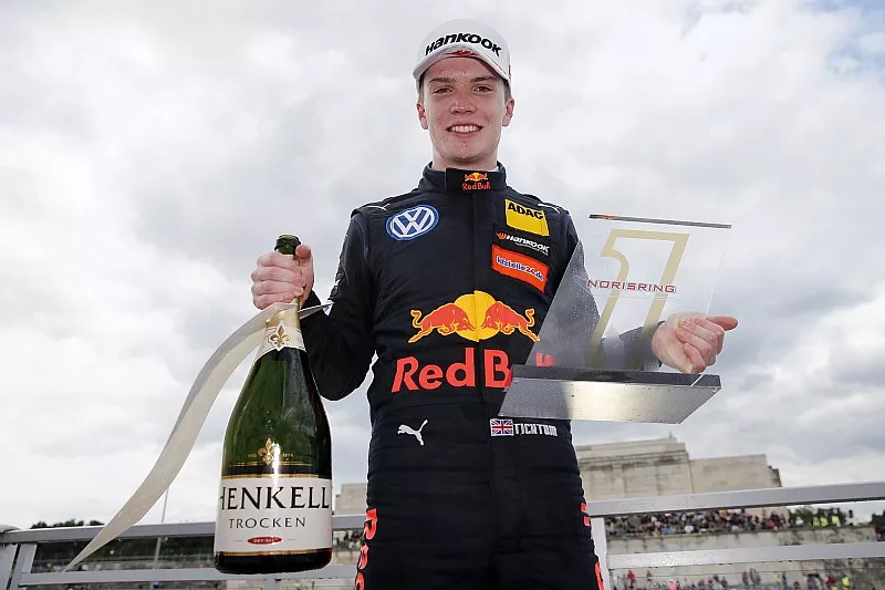 Race winner Dan Ticktum, Motopark Dallara F317 - Volkswagen
