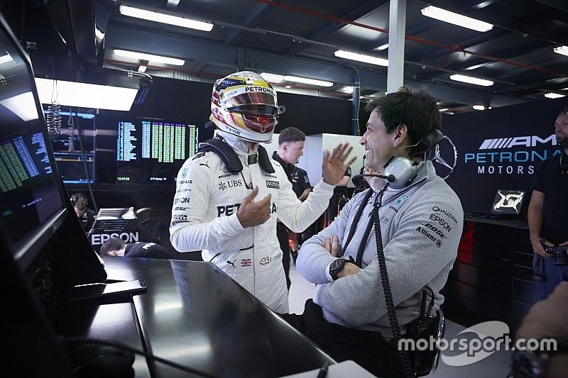 Lewis Hamilton, Mercedes AMG, con Toto Wolff, Mercedes AMG