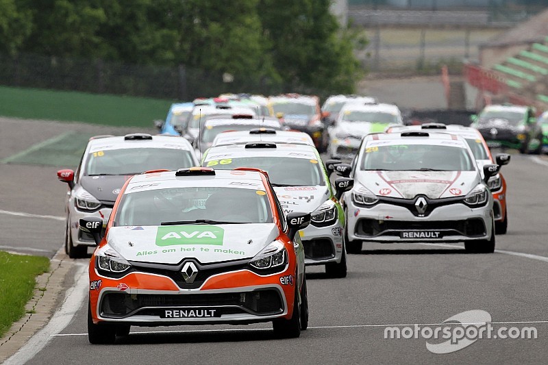 TCR Benelux in zee met Clio Cup