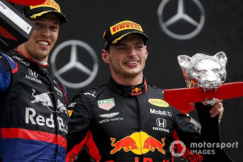 Podio: tercer lugar Daniil Kvyat, Toro Rosso y el ganador de la carrera Max Verstappen, Red Bull Racing

