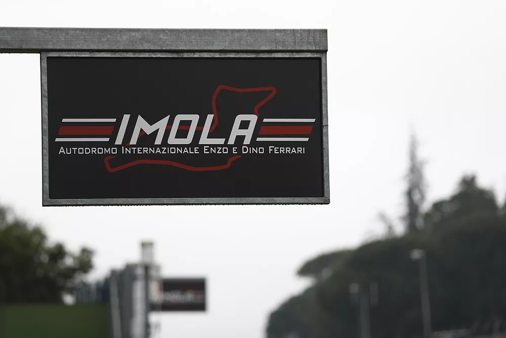 Un cartello di Imola 