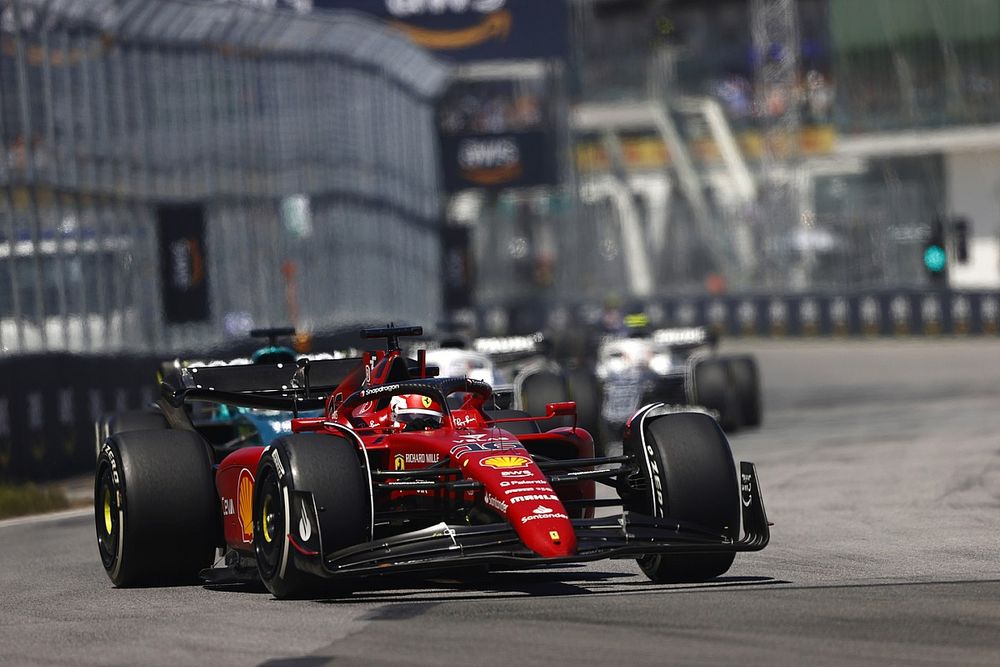 Charles Leclerc, Ferrari F1-75, Lance Stroll, Aston Martin AMR22