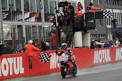 Dovizioso enaltece vitória em corrida “muito perigosa”