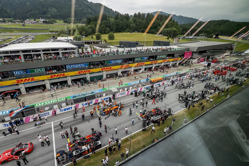 The busy pre race grid