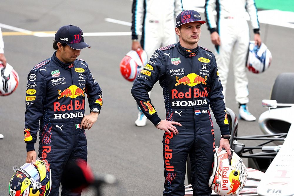 Sergio P&eacute;rez, Red Bull Racing y Max Verstappen, Red Bull Racing antes de la presentaci&oacute;n del coche de F&oacute;rmula 1 de 2022