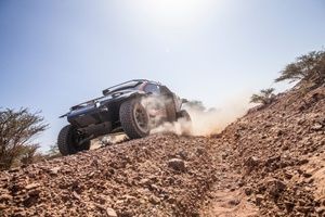 Al Attiyah logra su primera victoria y mete miedo en el Dakar 2025