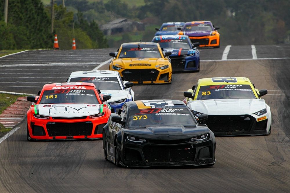 Escalada de pelotão marcou corrida deste domingo