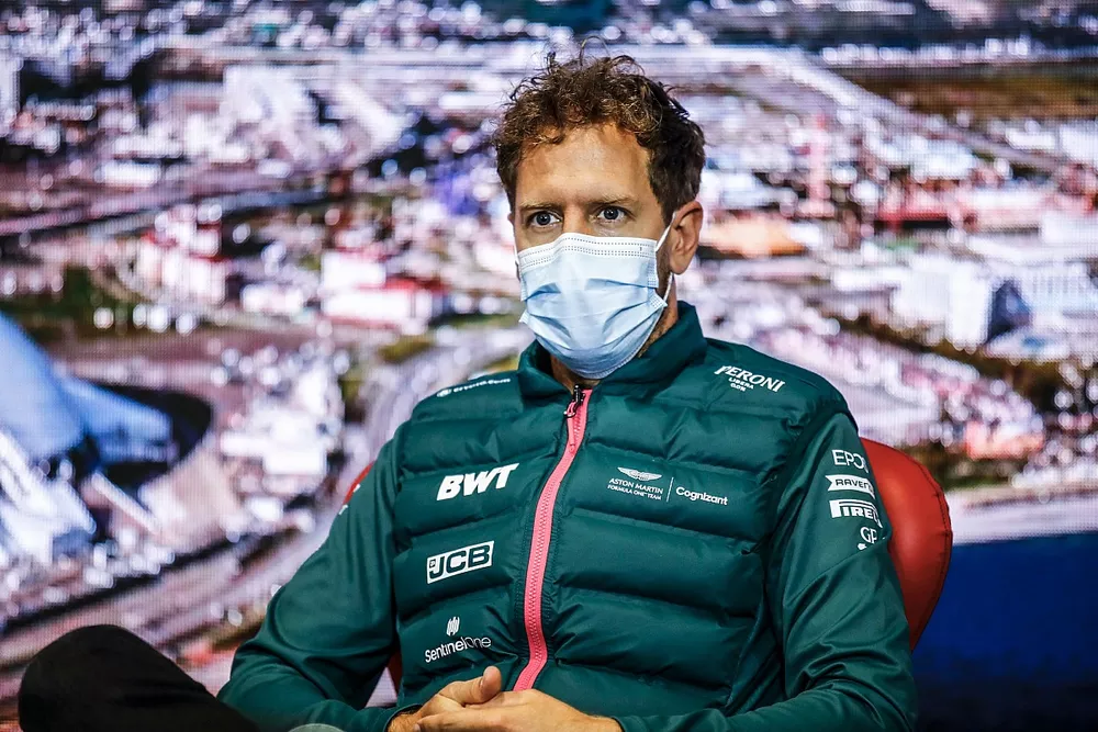 Sebastian Vettel, Aston Martin en la rueda de prensa