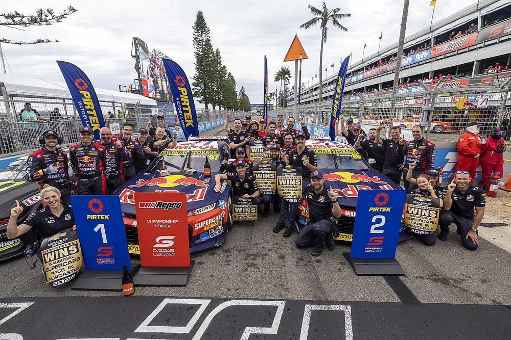 Shane van Gisbergen, Triple Eight Race Engineering Chevrolet Camaro ZL1, Broc Feeney, Triple Eight Race Engineering Chevrolet Camaro ZL1