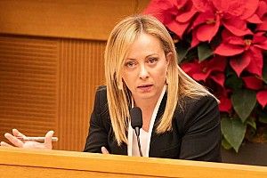 Meloni all'attacco: "Stop al 2035? Ci mette in grave difficoltà"